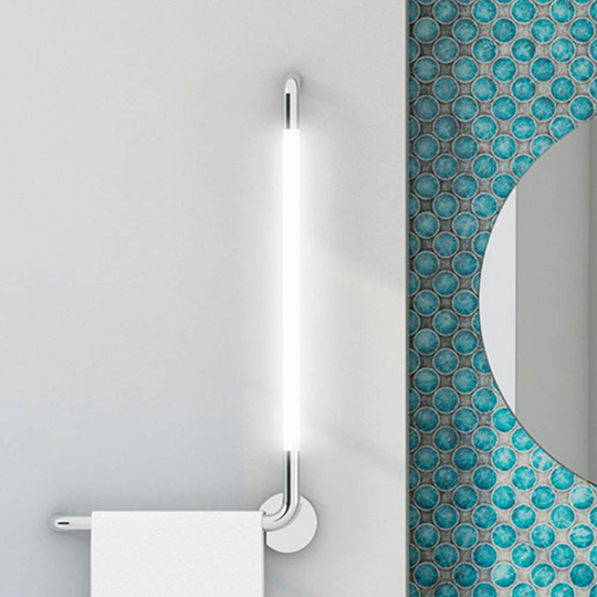 LED-badrumsvägglampa Tubus, höger