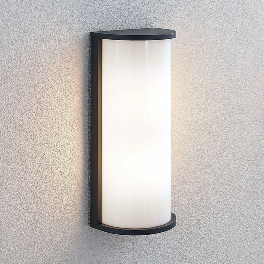 Utomhusvägglampa Timothea, halvrund