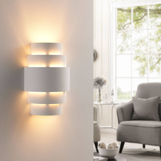 Lindby Marit LED-Gips-vägglampa, stegformad