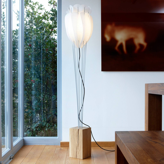 Dekorativ golvlampa Tulip, ek natur