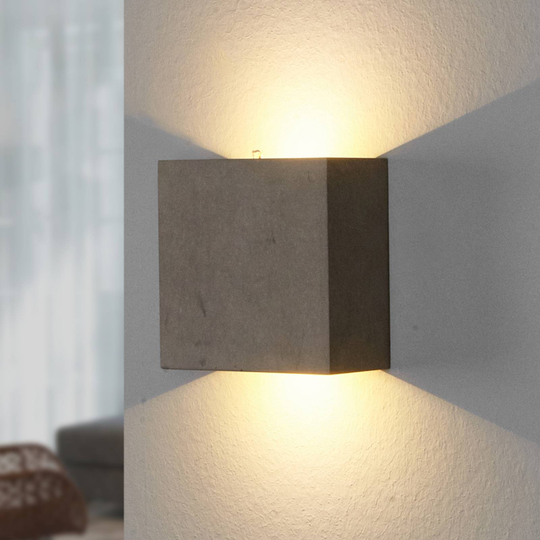 Yva - LED-vägglampa av betong