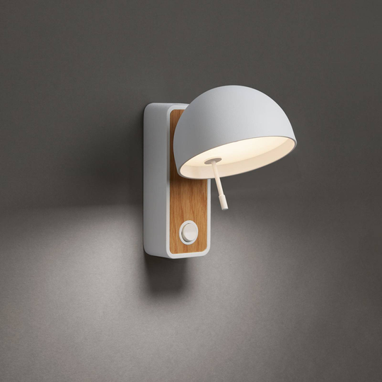 Bover Beddy A/01 LED-vägglampa vridbar vit/ek