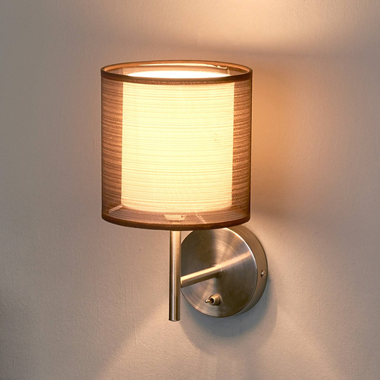 Vägglampa Nica med tygskärm i brunt