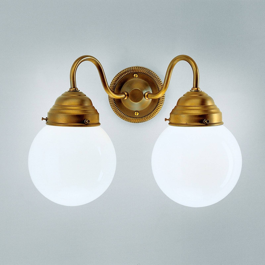 Trevlig vägglampa Larry II