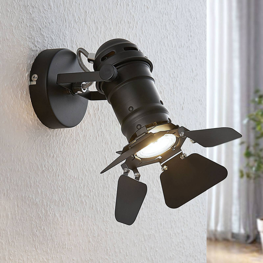 Vägglampa Tilen i strålkastarlook