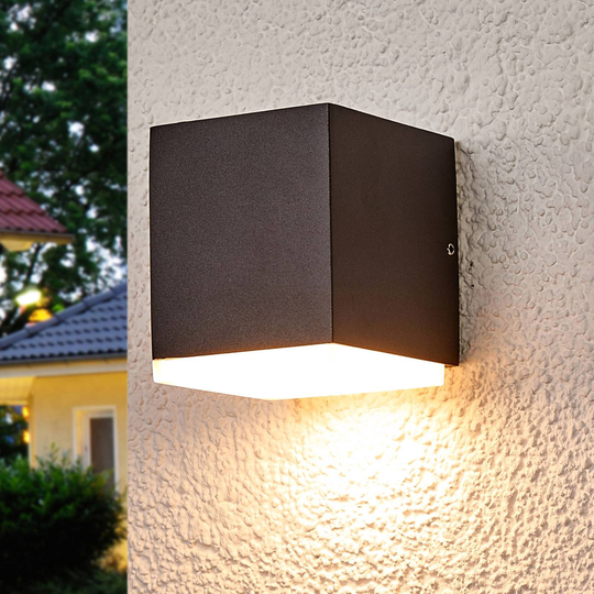 LED-vägglampa Sarah med plastdiffusor, utomhus