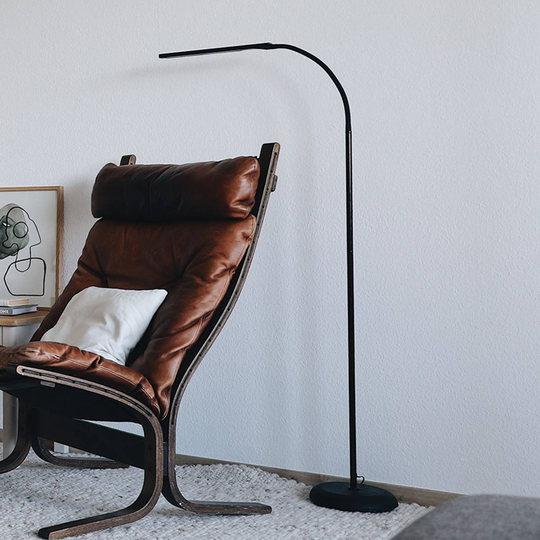 LED-golvlampa MAULpirro dimbar, svart