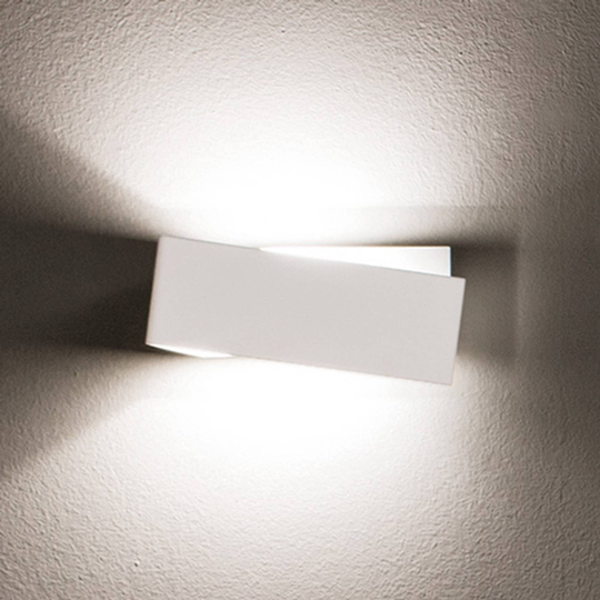 Iögonfallande vägglampa Zig Zag vit 26 cm