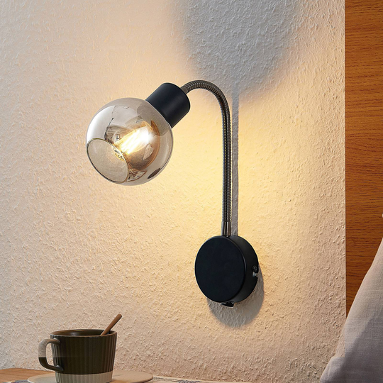 Lindby Lioma vägglampa med flexarm, svarta