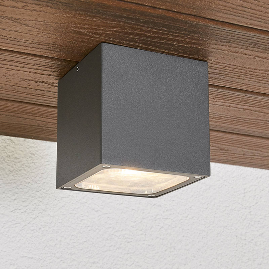 Tanea – LED-taklampa i kubform, IP54