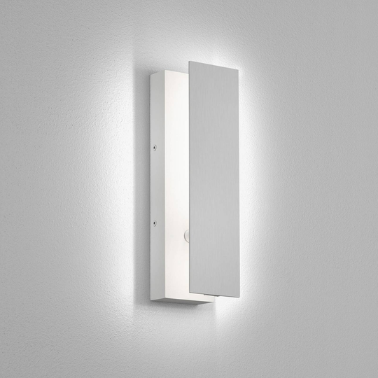Helestra Dex LED-vägglampa med justerbar front
