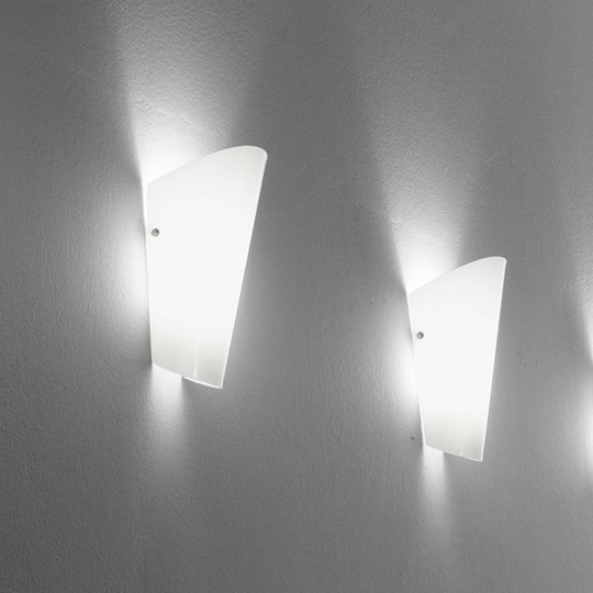 Grön vägglampa Bloom, finns i 8 färger