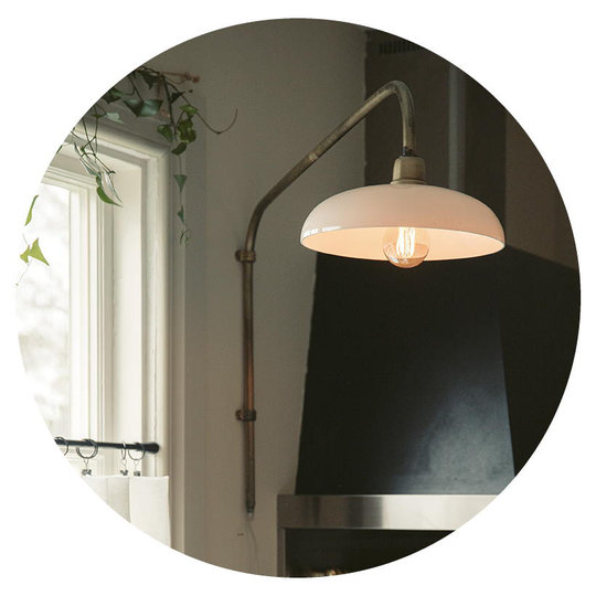 Hängande vägglampa Arm mässing glas
