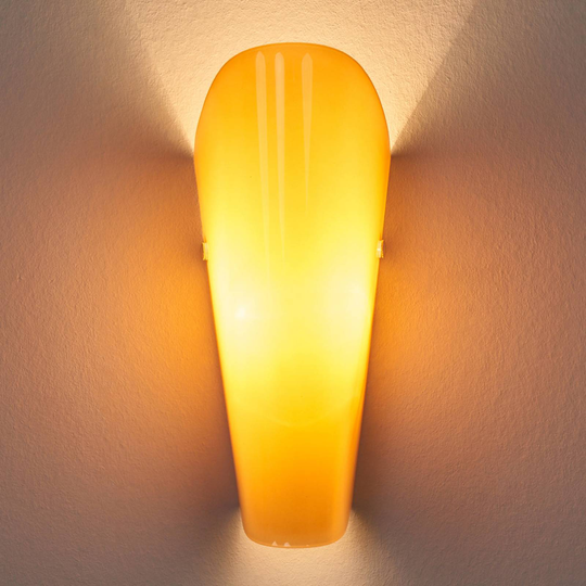 Bärnstensfärgad vägglampa Bloom, finns i 8 färger