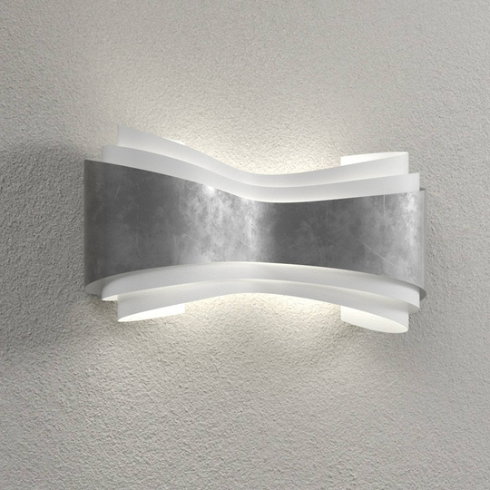 Ionica – LED-vägglampa med silverblad