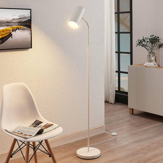 Golvlampa Karoli med flexibel arm i vitt