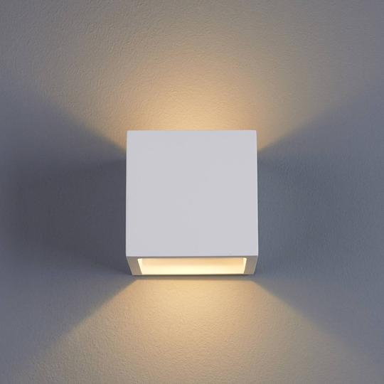 Kubformad LED-vägglampa Marita av gips