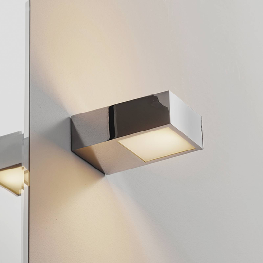 Astro Kappa - kantig LED-badrumsvägglampa