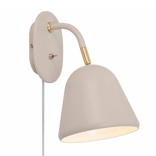 Vägglampa Fleur med fina mässingdetaljer