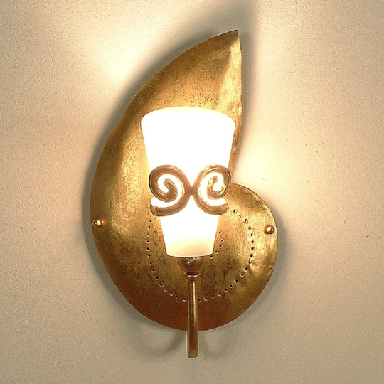 Vacker vägglampa RIFUGIO SCHNECKE guld vänster