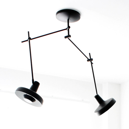 GRUPA Arigato taklampa 2 lampor 70 cm svart