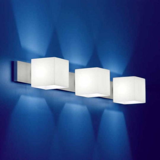 Vägglampa CUBE med bländskydd, 3 ljuskällor