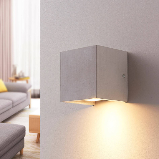 Kantig vägglampa Gerda i betong