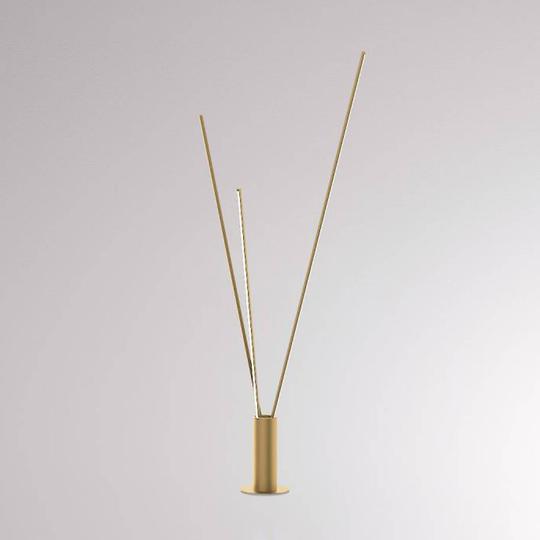 Trepole LED-golvlampa guld