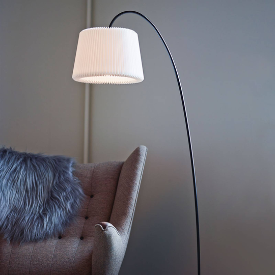 LE KLINT Snowdrop golvlampa, pappersskärm vit