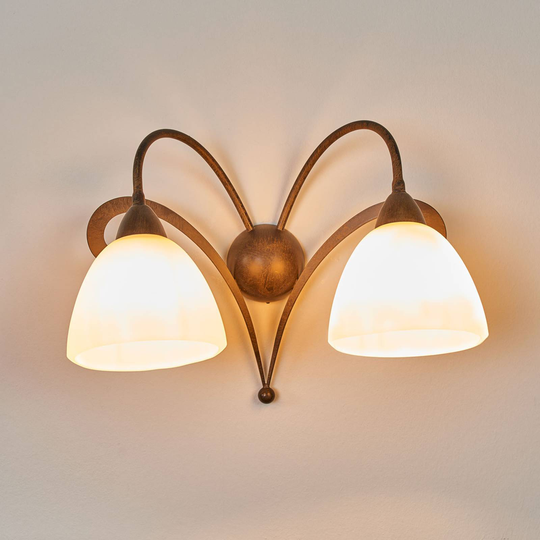 Vägglampa Luca i lantlig stil
