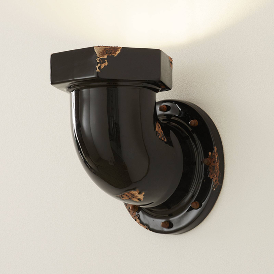 Vägglampa C1810 i rörform, svart