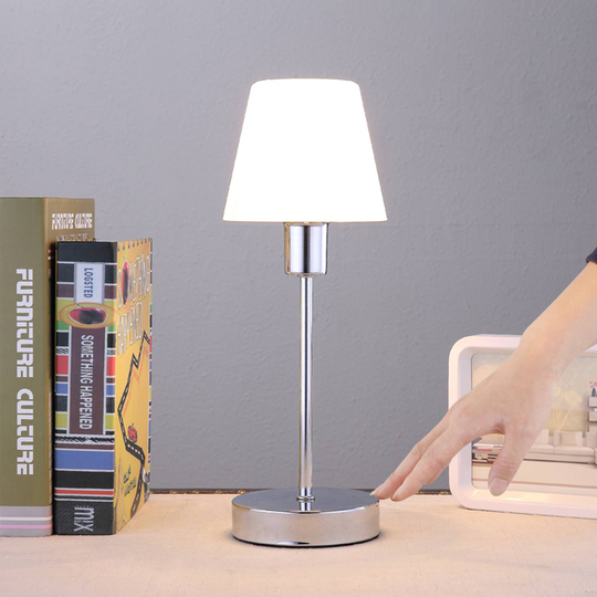 Bordslampa Sascha med glasskärm