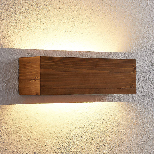 Lindby Benicio trä-LED-vägglampa, kantig, 37 cm
