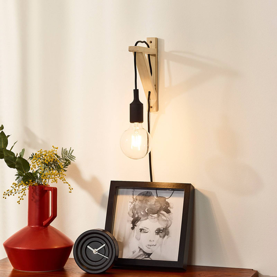 Trävägglampa Fix, uttag svart