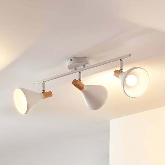 Arina – vit LED-taklampa med tre ljuskällor