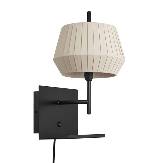 Vägglampa Dicte, USB-anslutning, hylla, bärnsten