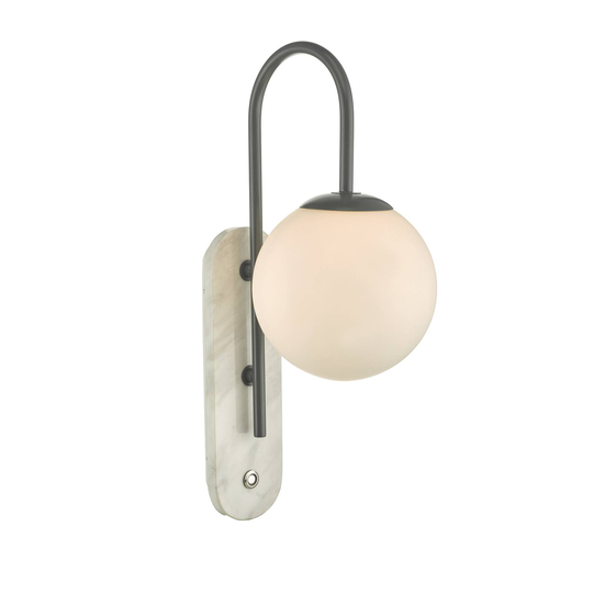 Vägglampa Deuce med väggfäste av marmor