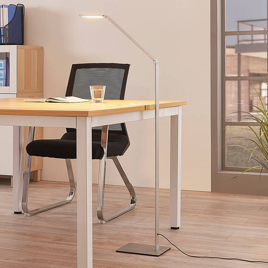 LED golvlampa Resi m dimmer, idealisk f läsning