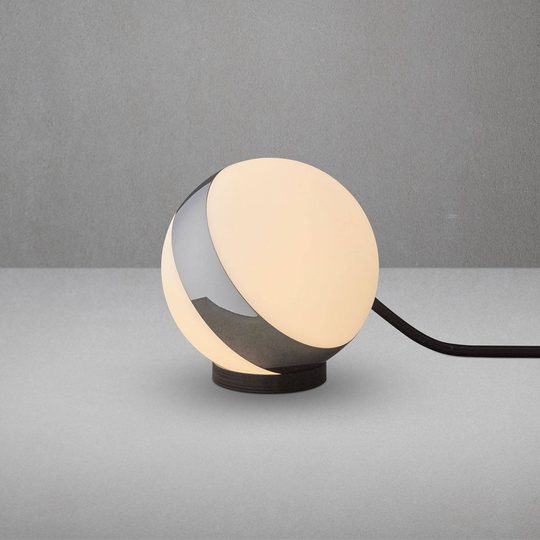 Bordslampa Circle i kulform, höjd 12 cm