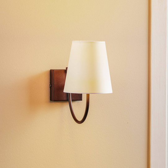 Vägglampa Paro med textilskärm