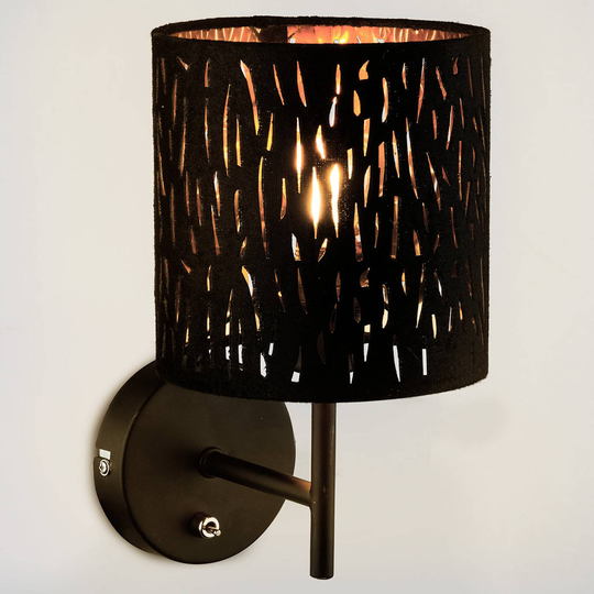 Vägglampa Tuxon med svart-gyllene skärm