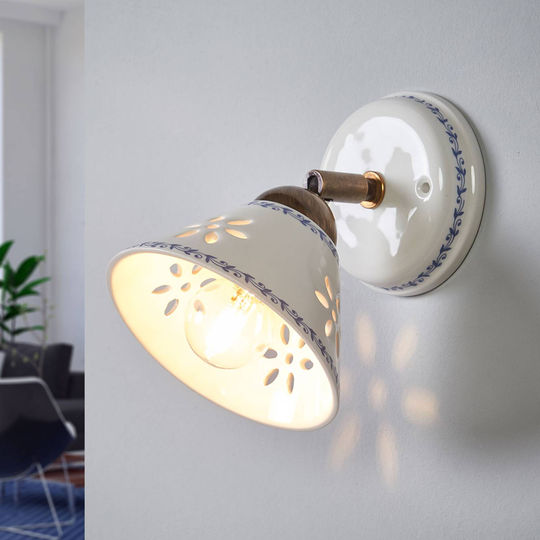 Vägglampa NONNA av vit keramik