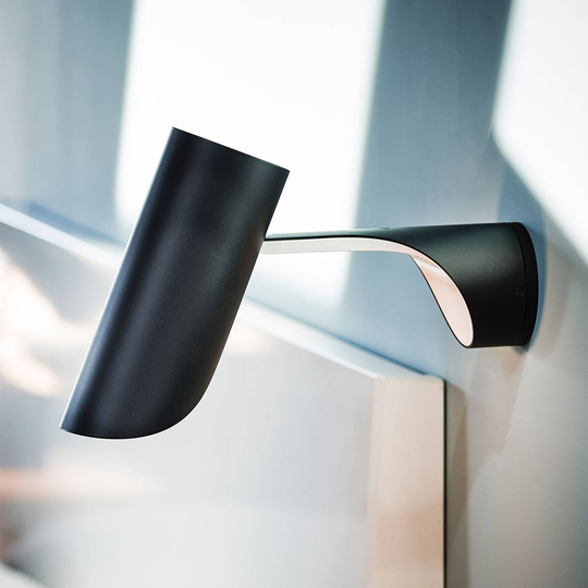 LE KLINT Mutatio - designervägglampa med kontakt