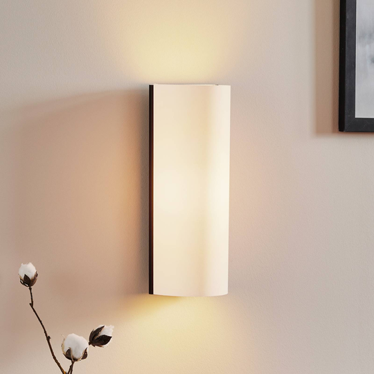 Vit designervägglampa Club med tygskärm