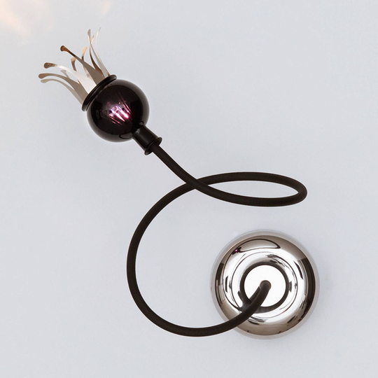 Blomstrande designer-vägglampa Poppy med flexarm
