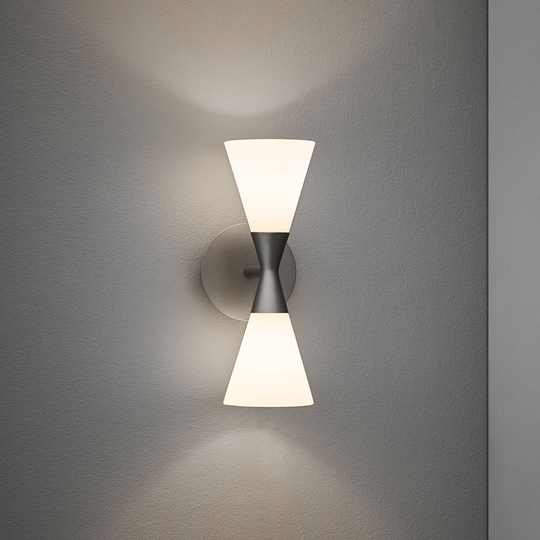 Vägglampa Harlekin med stickkontakt, grafitgrå